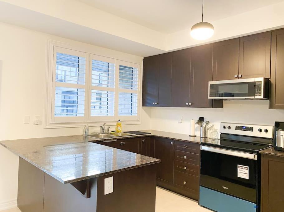 Elegant Rooms In Shared Townhouse Next To Beach วิทบีย์ ภายนอก รูปภาพ