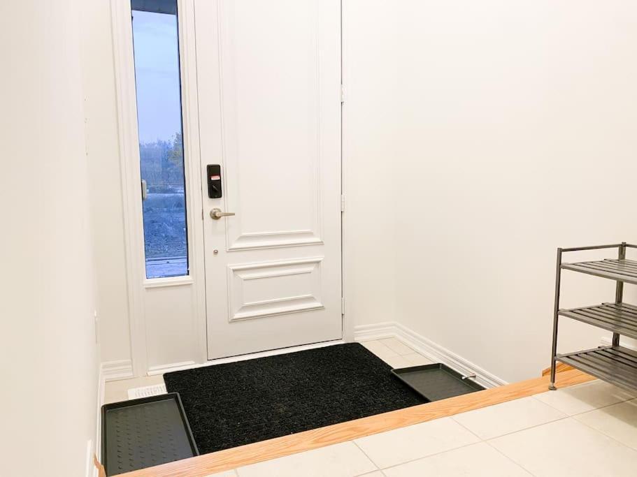 Elegant Rooms In Shared Townhouse Next To Beach วิทบีย์ ภายนอก รูปภาพ