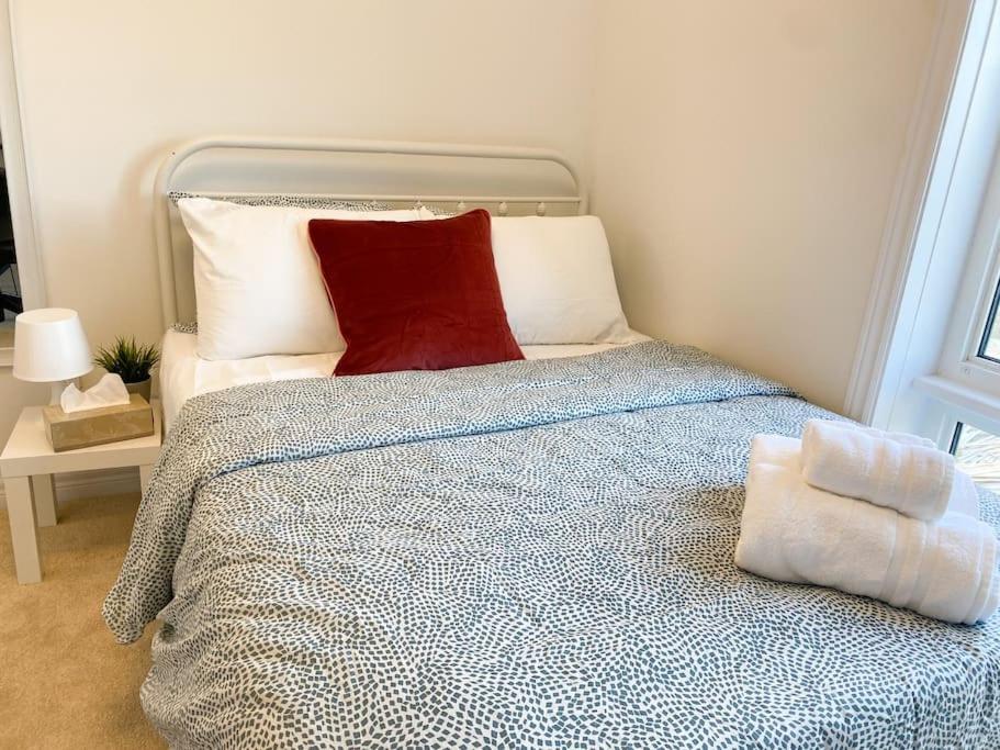Elegant Rooms In Shared Townhouse Next To Beach วิทบีย์ ภายนอก รูปภาพ