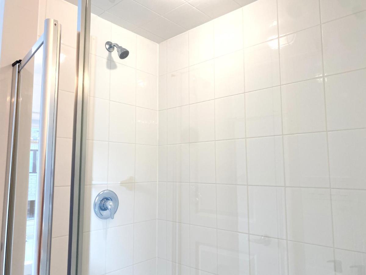 Elegant Rooms In Shared Townhouse Next To Beach วิทบีย์ ภายนอก รูปภาพ